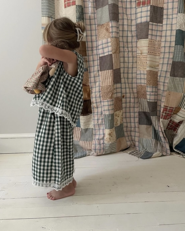 Бежевые мамы — всё. Как теперь одевают