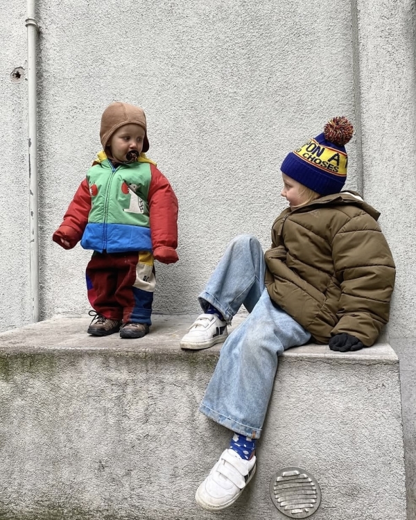 Бежевые мамы — всё. Как теперь одевают