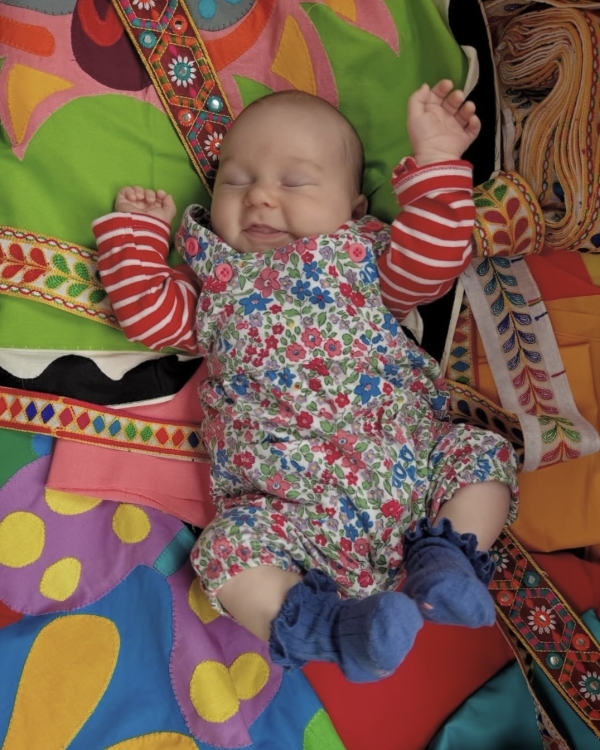 Бежевые мамы — всё. Как теперь одевают