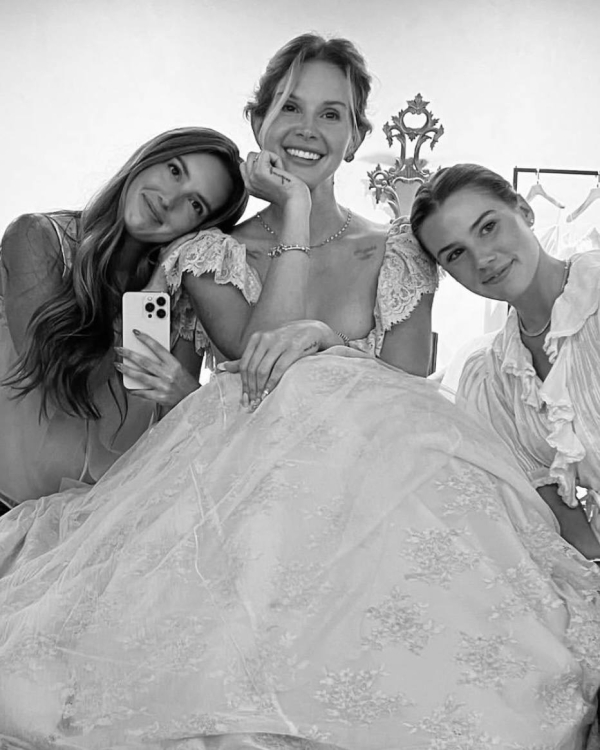 Лана Дель Рей впервые поделилась свадебными фотографиями