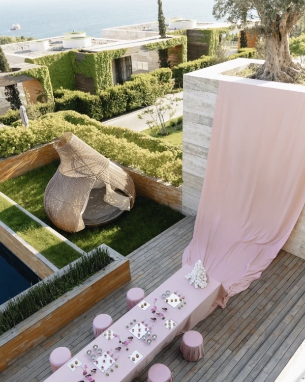 Парящий мост, виноградники и море. Что предлагает