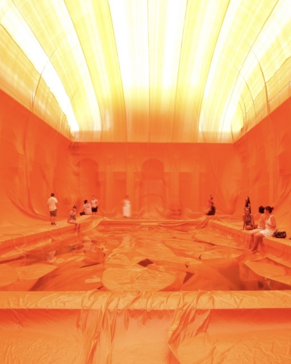 Cosmic Orange — главный тренд осени 2025,