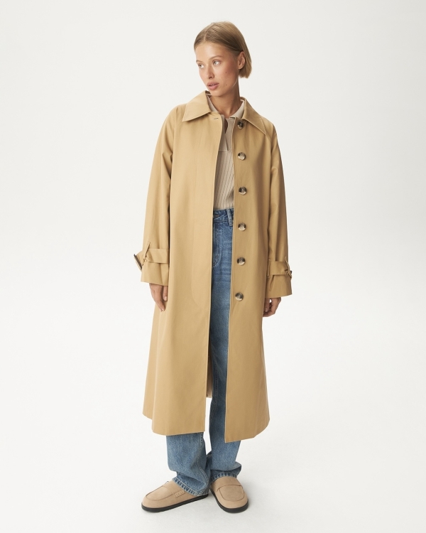 Нашли 30 отличных тренчей на осень —