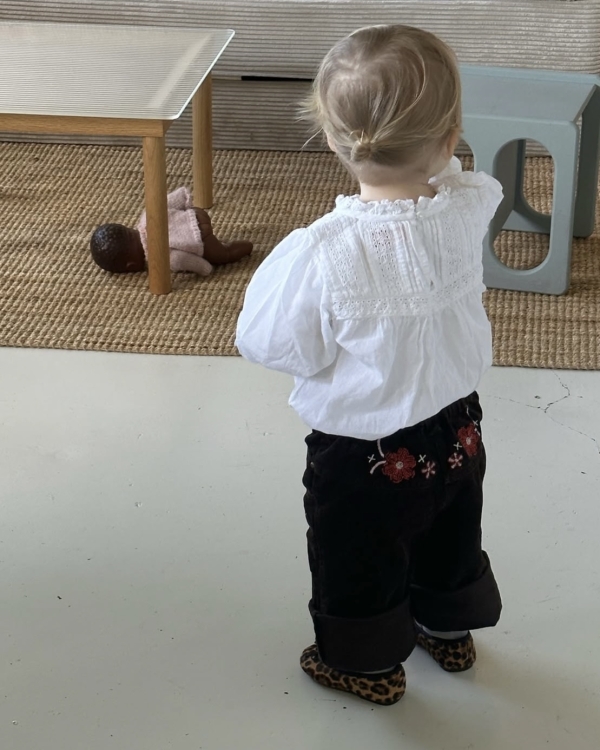 Бежевые мамы — всё. Как теперь одевают