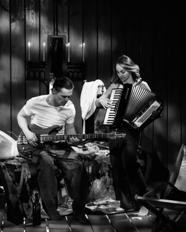 Что подарить, если вас позвали на камерную