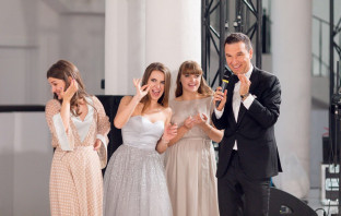 Ведущие Александр Слесарев