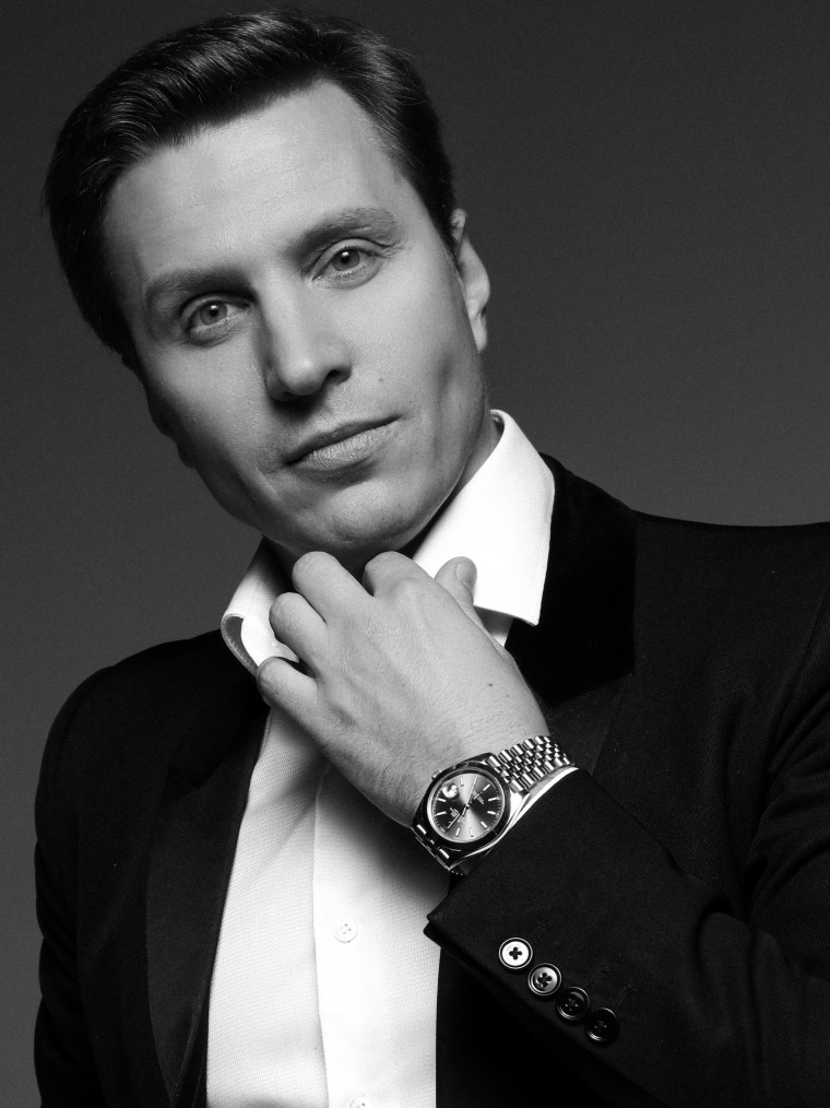 Ведущие Александр Белов