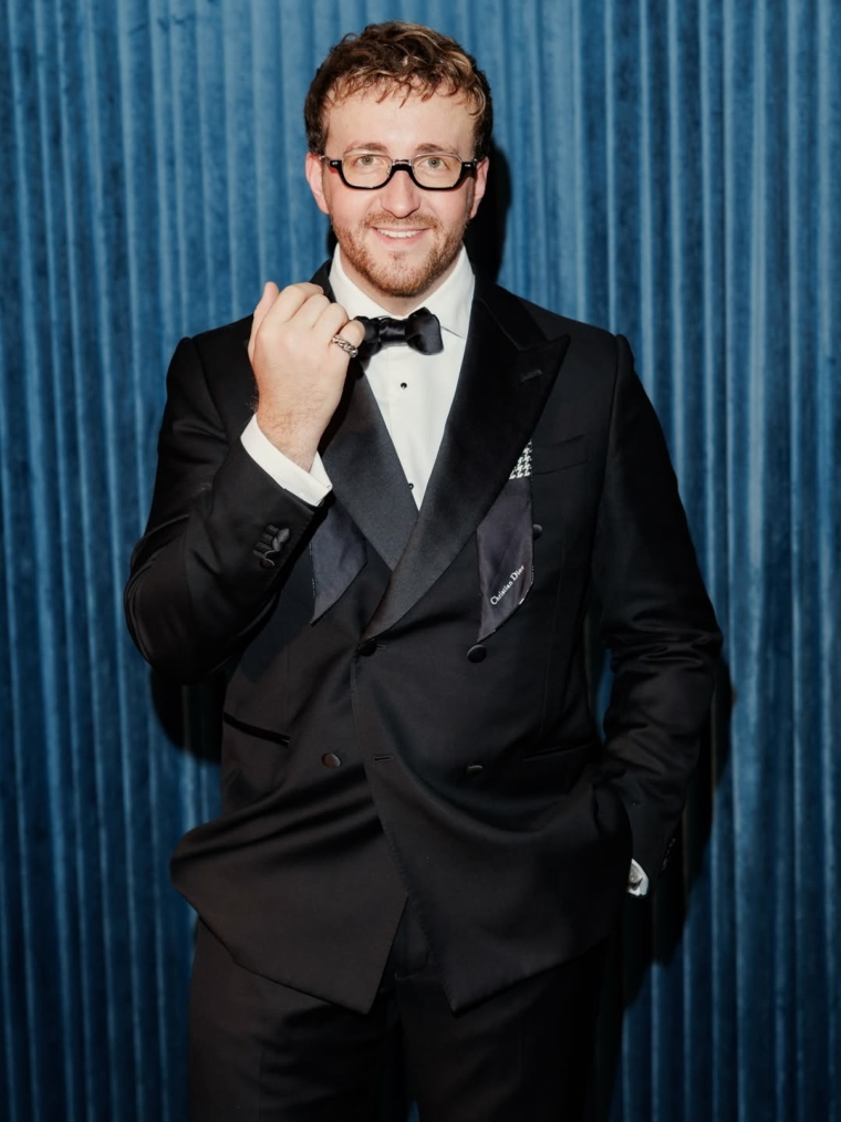 Ведущие Владислав Сапунов