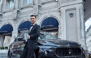 Ведущие Александр Слесарев