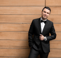 Ведущие Александр Слесарев