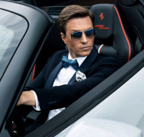 Ведущие Александр Белов