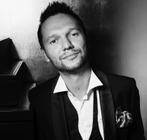 Ведущие Андрей Пределин