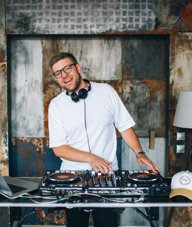 Диджеи Сергей Михеев