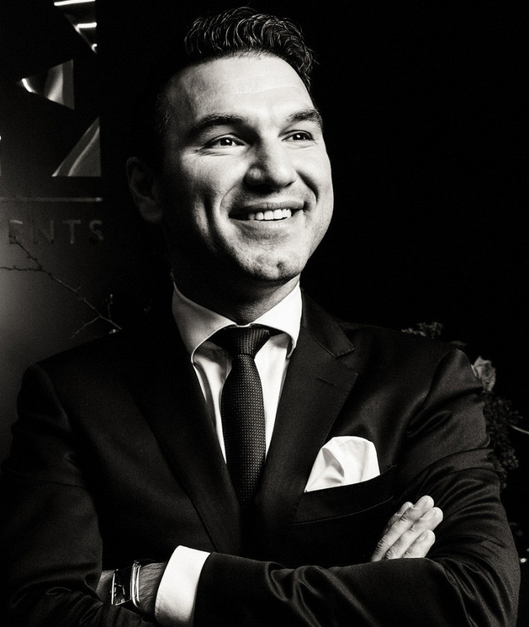 Ведущие Александр Слесарев