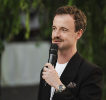 Ведущие Михаил Белянин