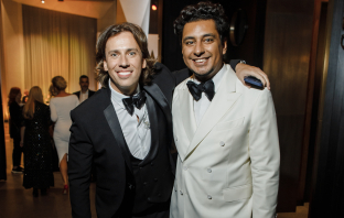 Ведущие Адис Маммо