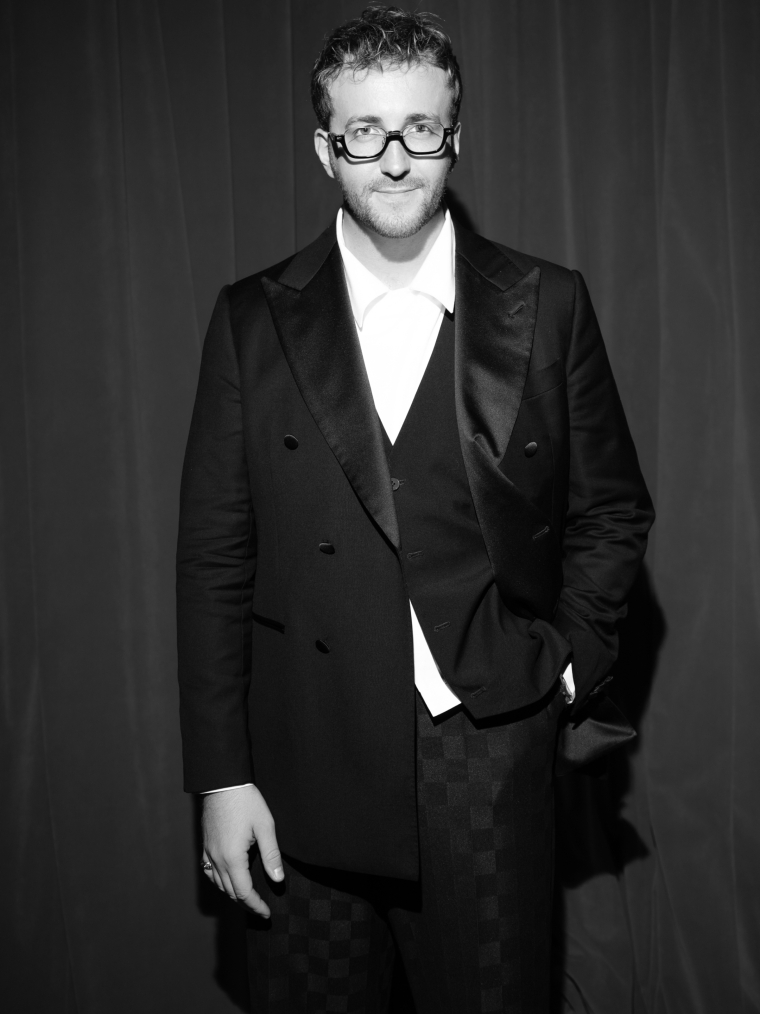 Ведущие Владислав Сапунов