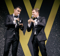 Ведущие Александр Белов