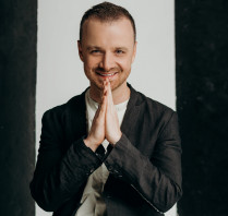 Ведущие Михаил Белянин