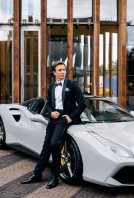 Ведущие Александр Белов