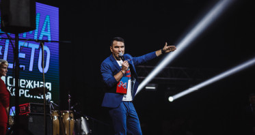 Ведущие Александр Слесарев