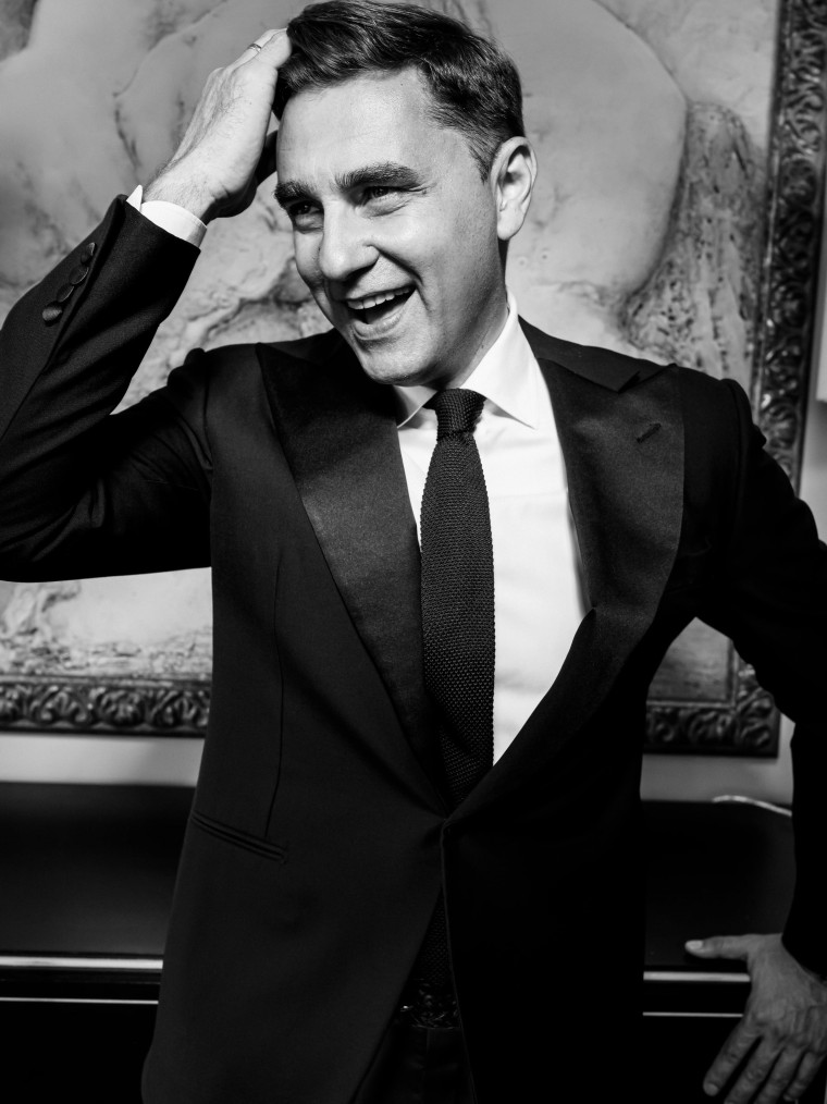 Ведущие Олег Савельев