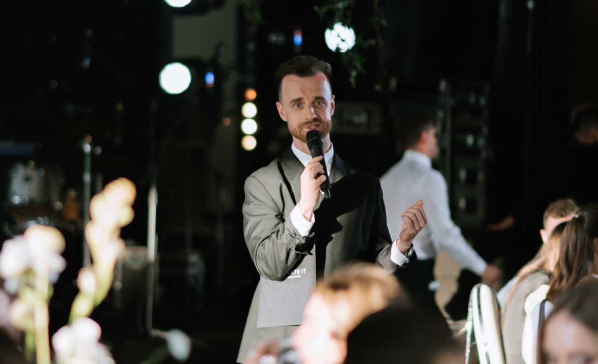 Ведущие Михаил Белянин