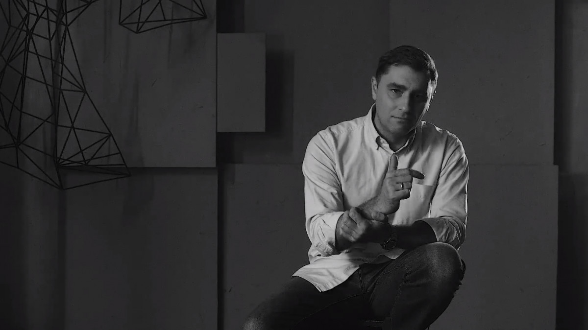 Ведущие Олег Савельев