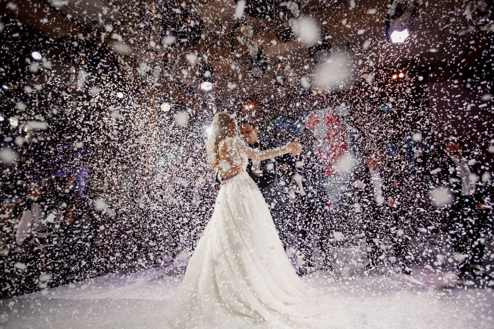 Ведущие Александр Белов