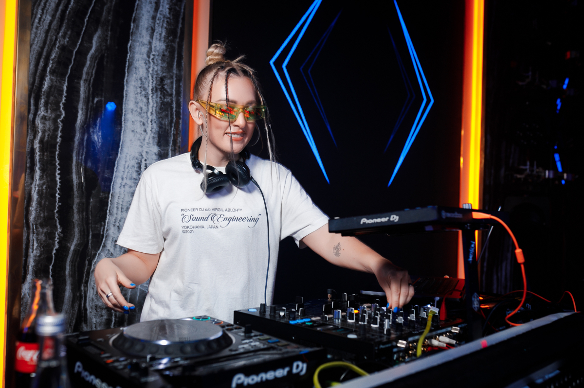 Диджеи Лена Зозуля